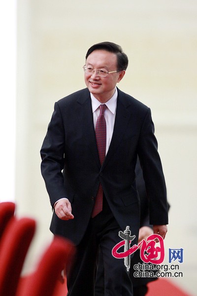 外交部部长杨洁篪向记者致意 中国网 杨佳摄
