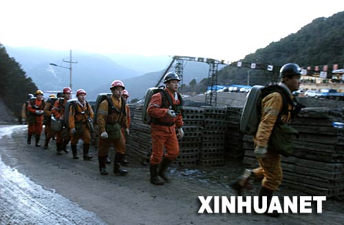 12月6日，抢险救援队员准备入井。 当日凌晨，山西省临汾市洪洞县左木乡红光村瑞之源煤业有限公司新窑煤矿发生爆炸事故。 来自山西省临汾市洪洞县新窑煤矿爆炸事故抢险救援指挥中心消息说，截至12月6日20时，事故遇难矿工已增至70名，至少有26人仍被困井下，井下确切被困人数公安部门还在核实中。抢险救援工作正在加紧进行。
