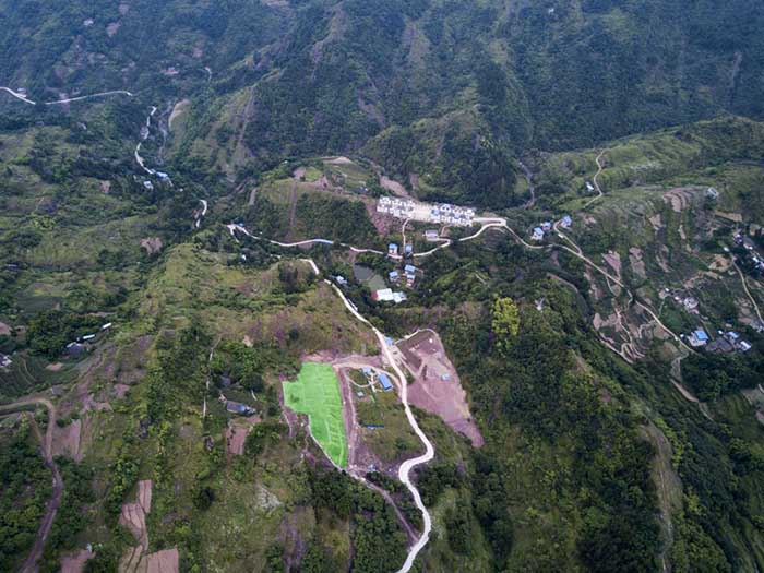 这是重庆市云阳县普安乡恐龙化石发掘现场作业一区(6月22日摄).