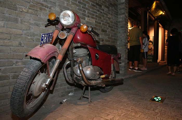 老式黄河250摩托车.    (《北京周报》记者 石刚摄)