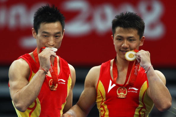 图文-奥运会体操男子吊环决赛 陈一冰杨威很开心 