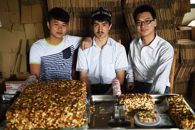 维吾尔族汉族大学生合伙网上卖切糕_北京