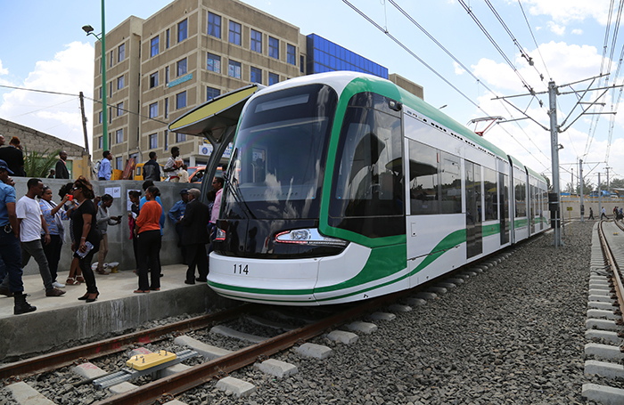 中国承建东非首条轻轨，为埃塞俄比亚民众提供更便捷的交通方式