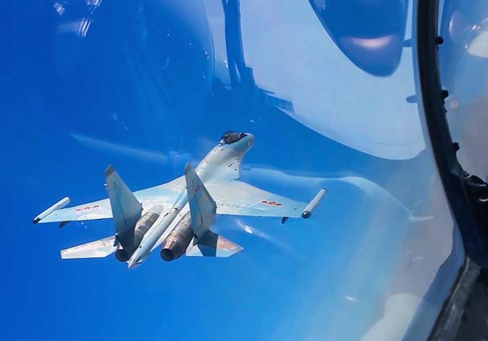 中国空军轰-6k等多型战机远洋训练战巡南海(组图)