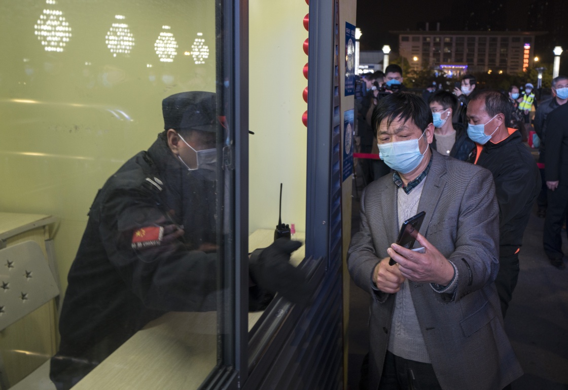 武汉人口管控_武汉地铁出人口图片