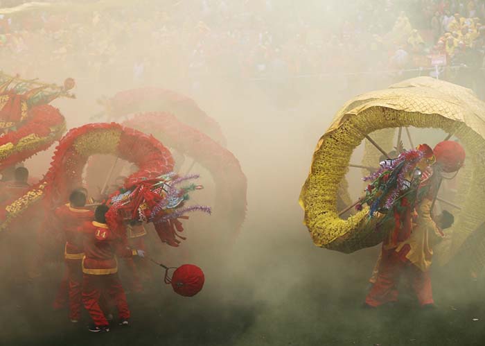 仡佬族毛龙闹新春(组图)